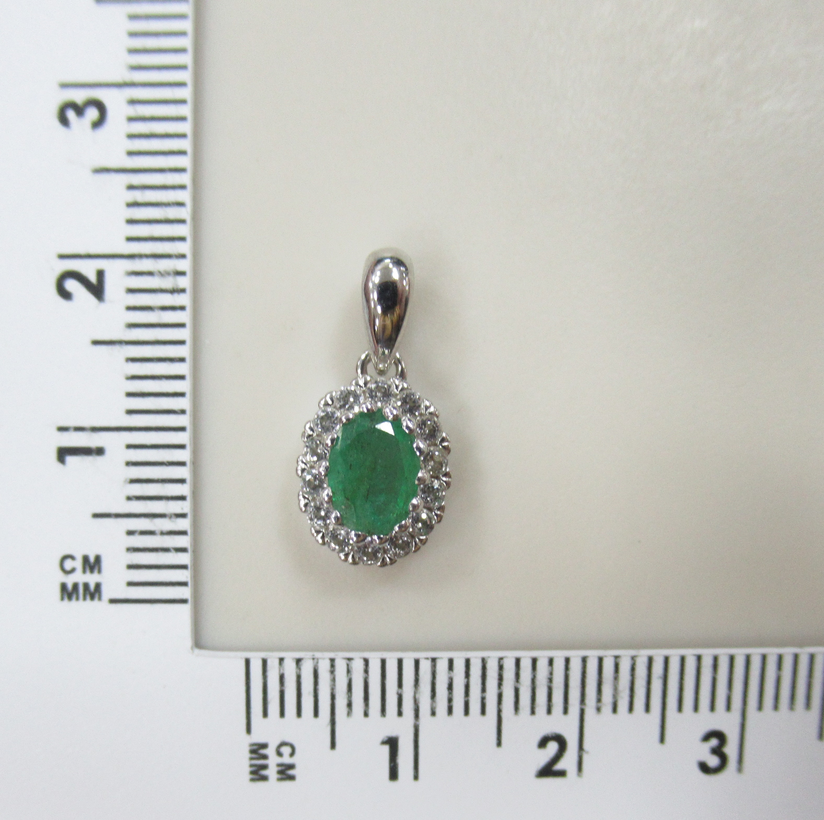 Серебряная подвеска с изумрудом